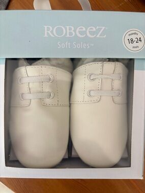 Robeez White Soft Soles Baby Walker Shoes